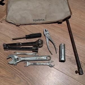 Toyota Silver Tool Set